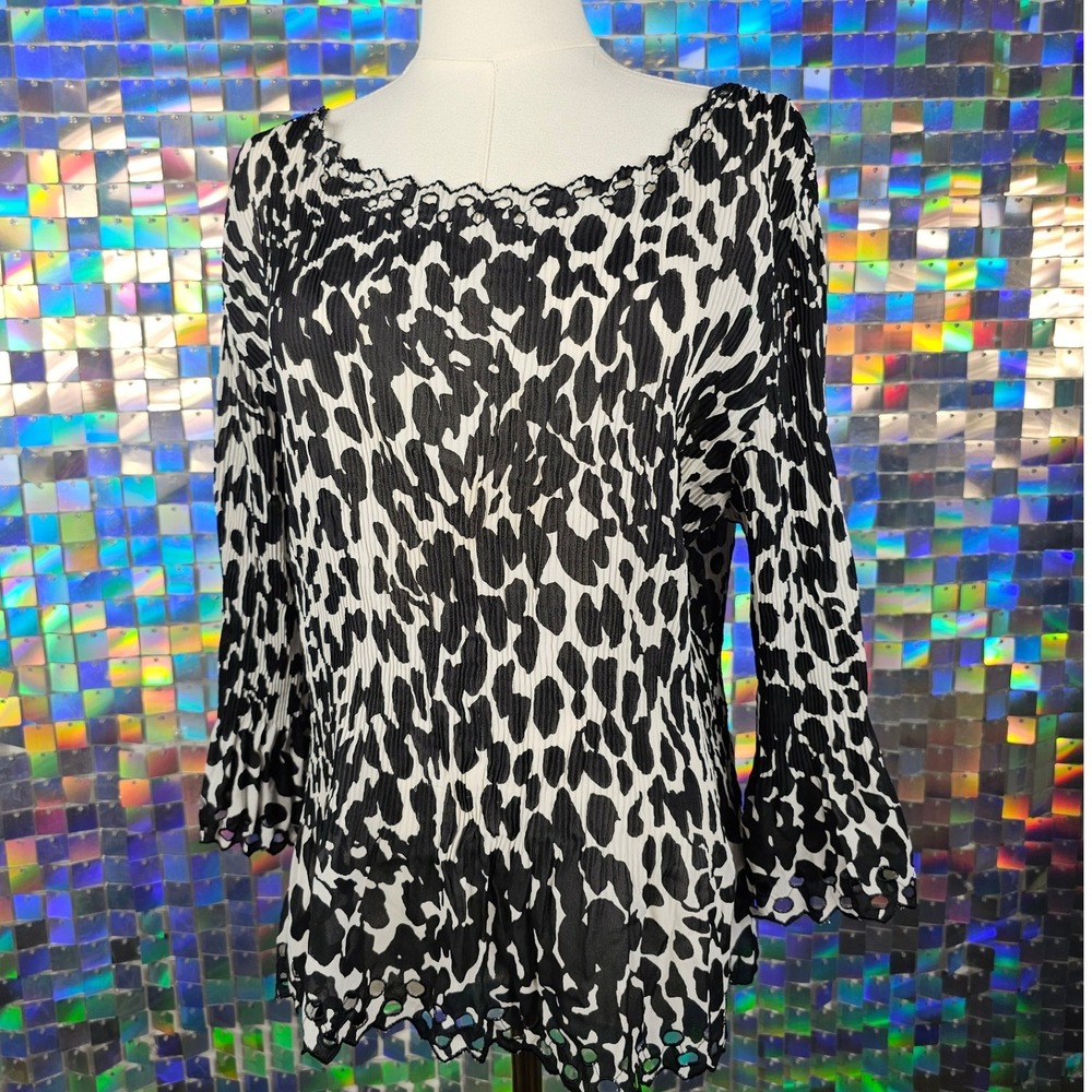 Violet Claire New York Black White‎ Animal Print Pleated Bell Sleeve Top Size L